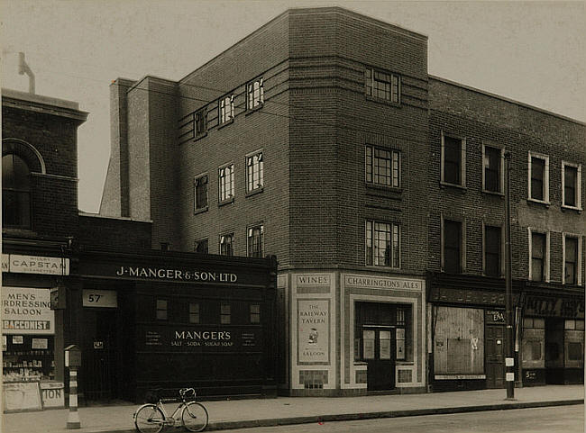Railway Tavern, 59 Kingsland High Street, Hackney E8 - in 1942